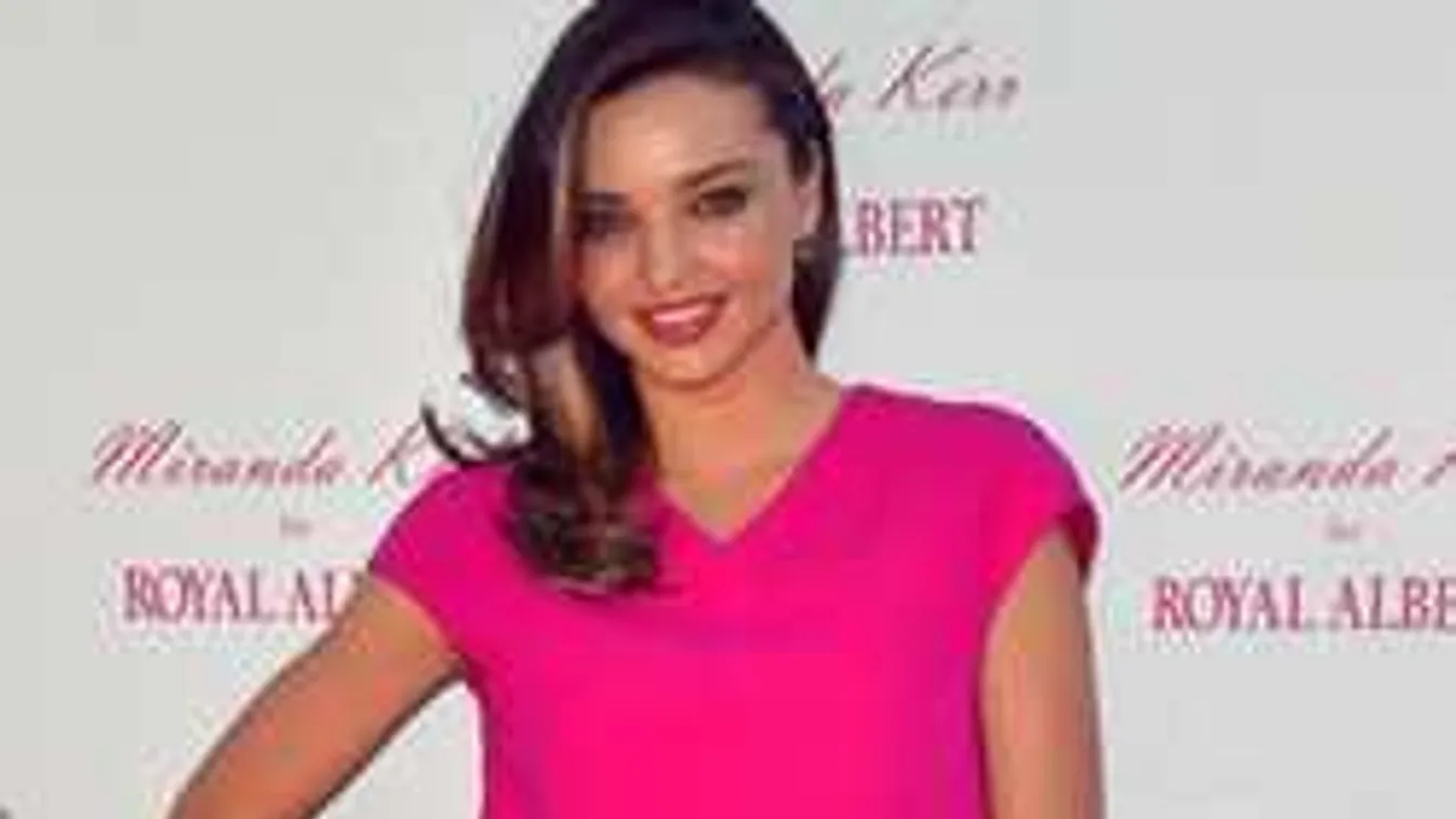 Elképesztő ruhákban kezdtek járni a nők, mindenki őket nézi