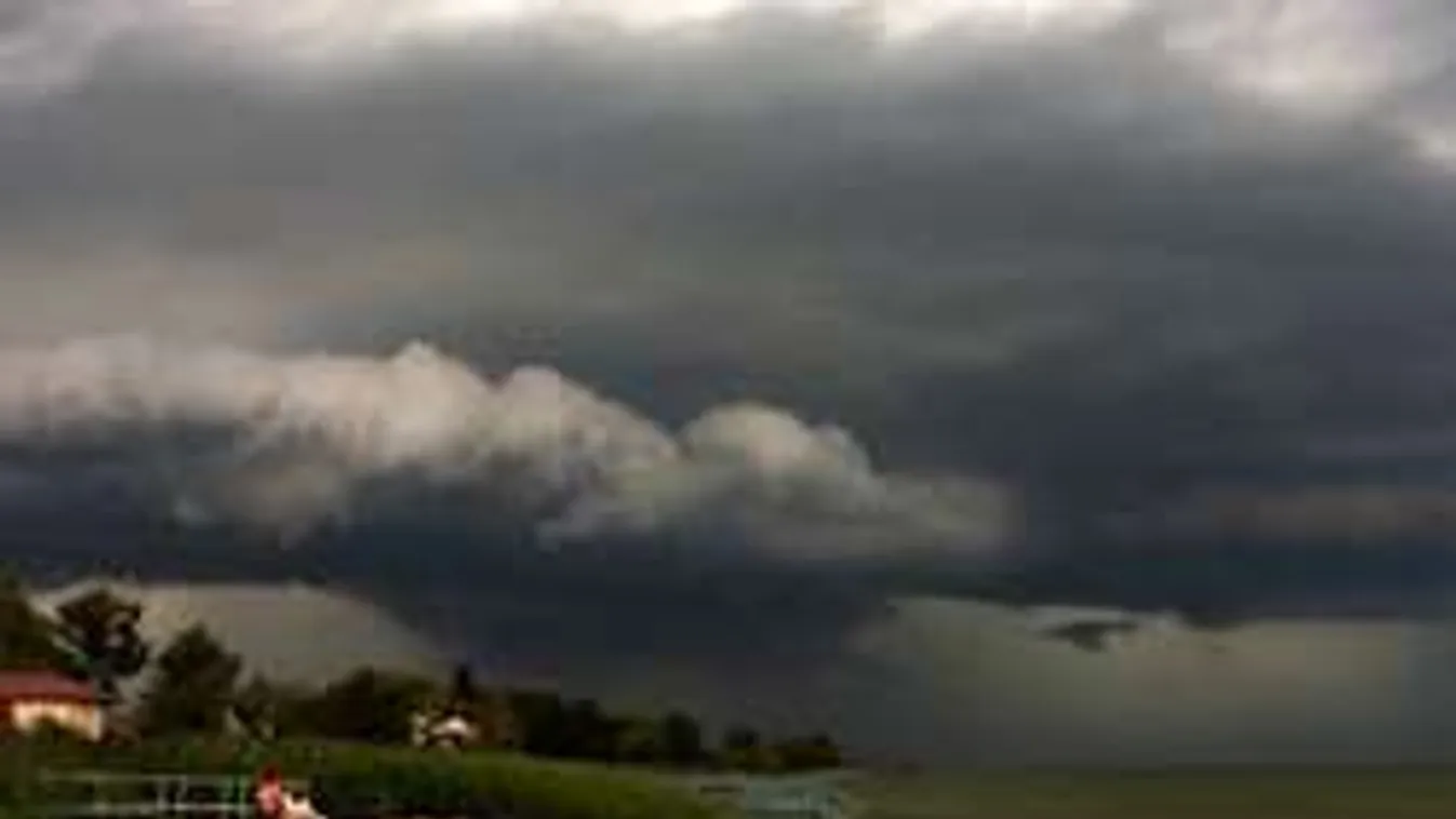 Zivatarok előzik meg a hét közepén kezdődő kánikulát