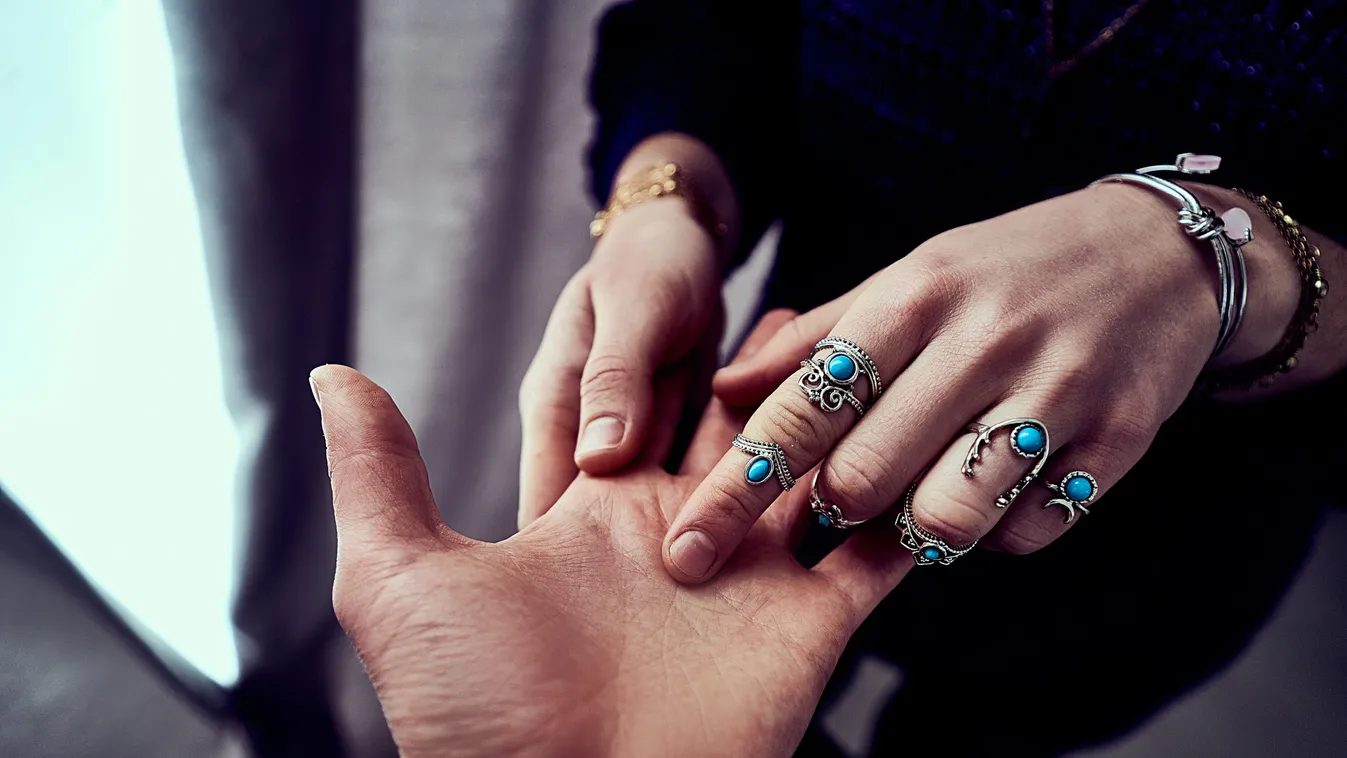 Fortune,Teller,Woman,Wearing,Silver,Rings,With,Turquoise,Stone,And