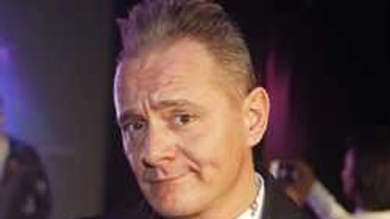 Rejtélyes betegség miatt meg kellett műteni a magyar zenészt