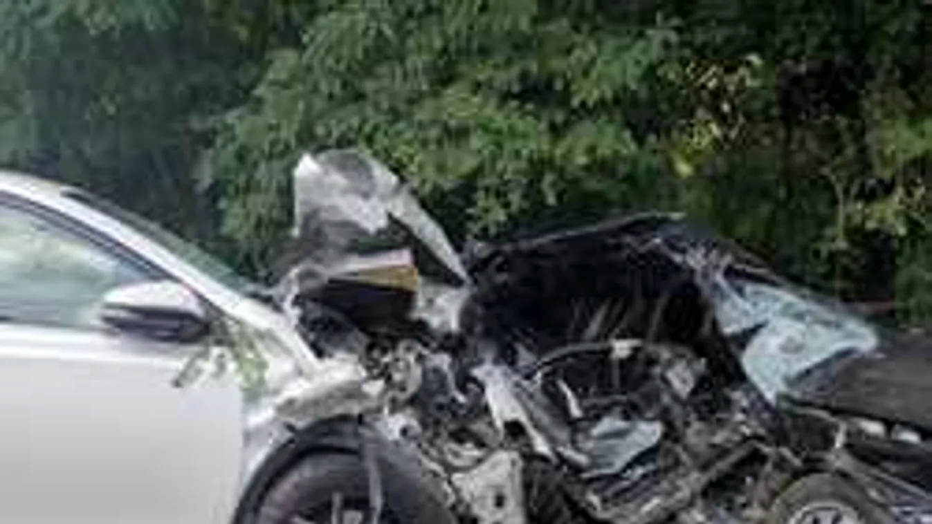 Rettenetes tömegkarambol történt az imént, teljes útzárat rendeltek el