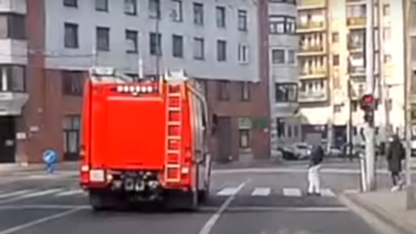 egy tűzoltó majdnem elgázolta a fiatalt