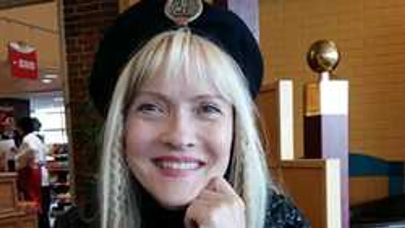 Ezért váltott szakmát a magyar sztárénekesnő