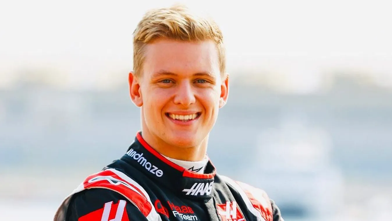 Mick Schumacher a barátnőjével mutatkozott