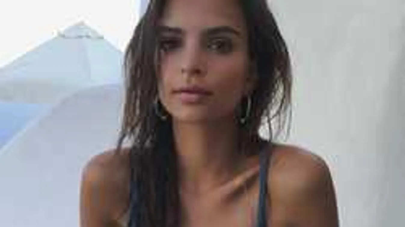 Leopárdmintás tangában villantott a természet lágy ölén a szexi Emily