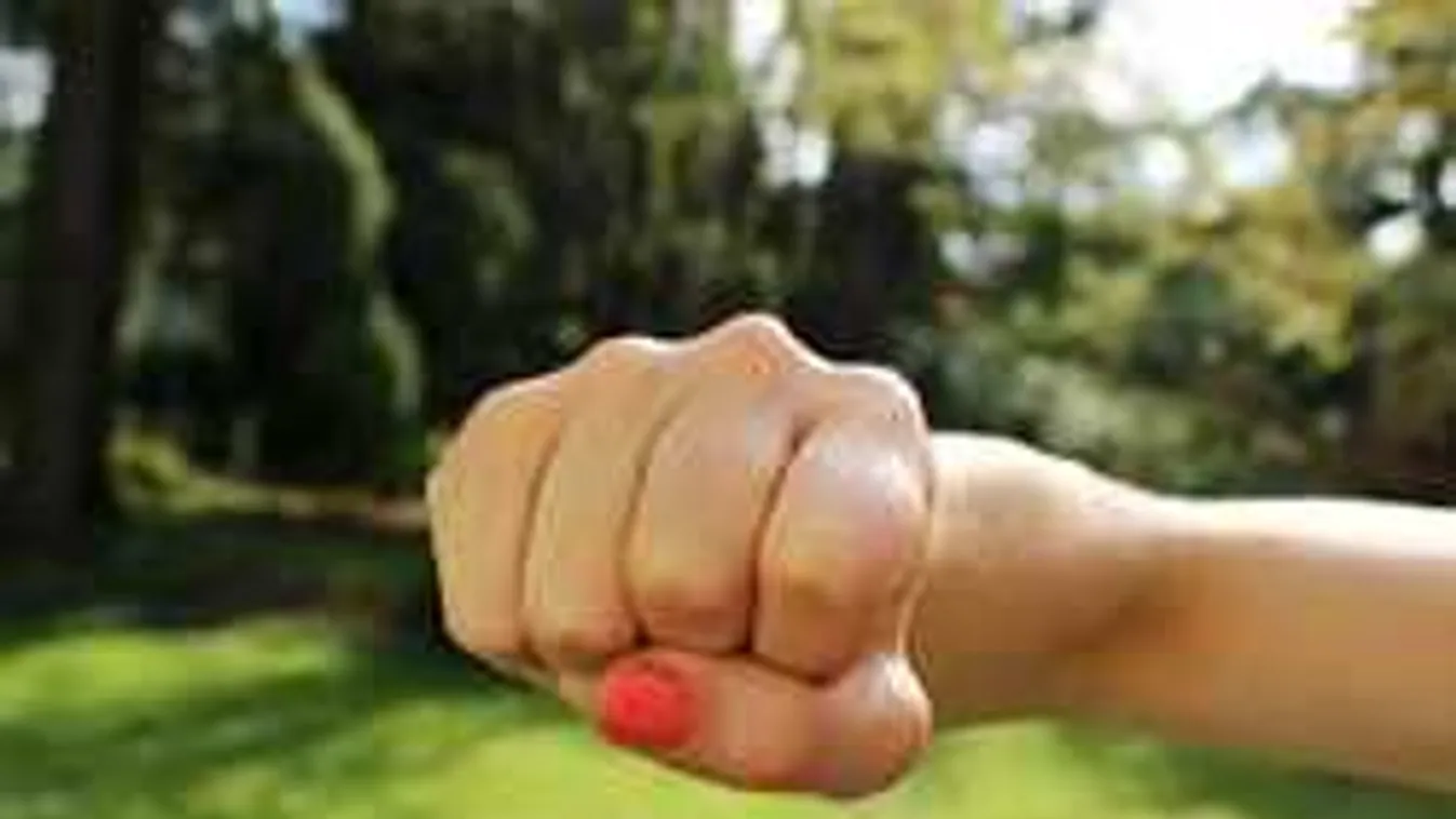 Brutális, belépős verekedéseket szerveztek a kassai diáklányok