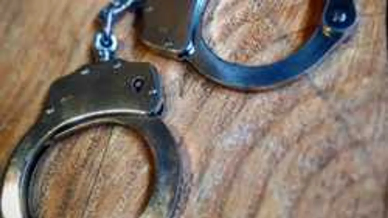 Borzalmas, mit művelt a perverz férfi a gyanútlan női kollégákkal