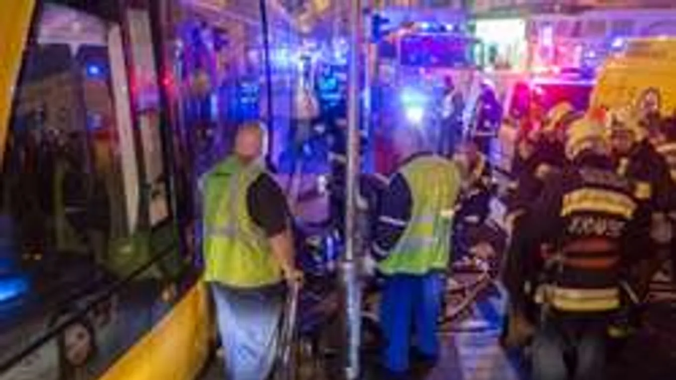 Brutális fotók: meghalt a villamos alá esett utas Budán