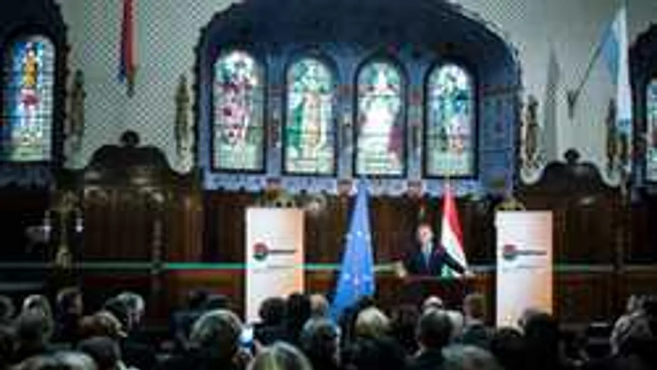 Nem mindennapi fotók és videó Orbán Viktor  szabadkai programjairól