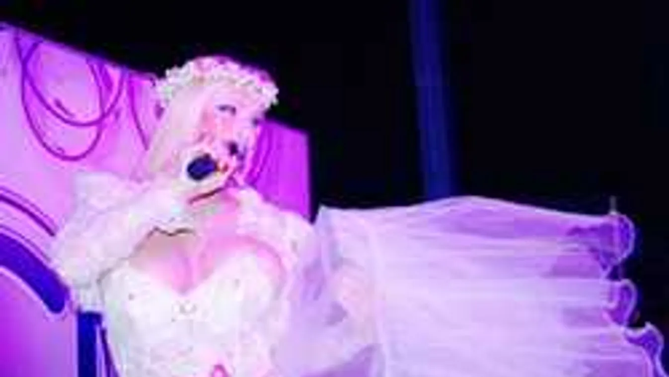 Titkos szexfotó került elő a magyar sztárról, terjed az interneten