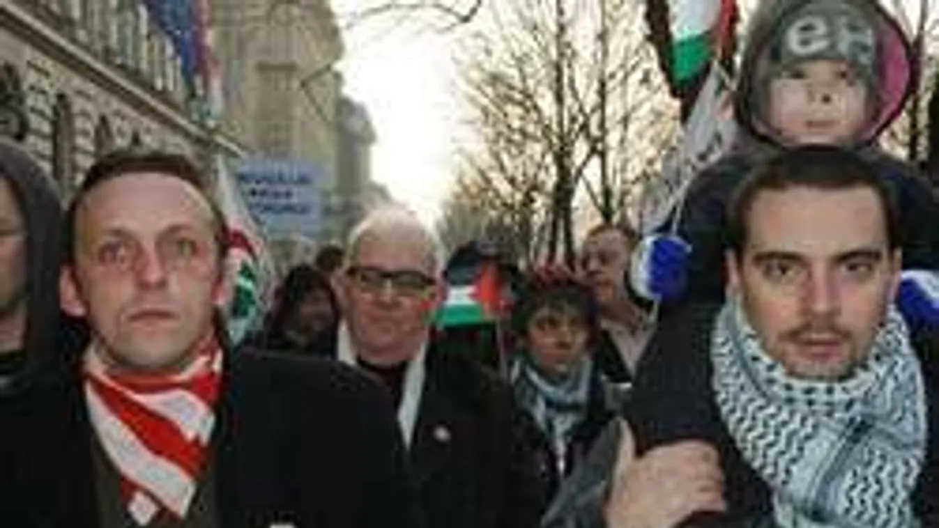 Vona Gábor menekül, mindent letagad: törli a saját Facebookját is!