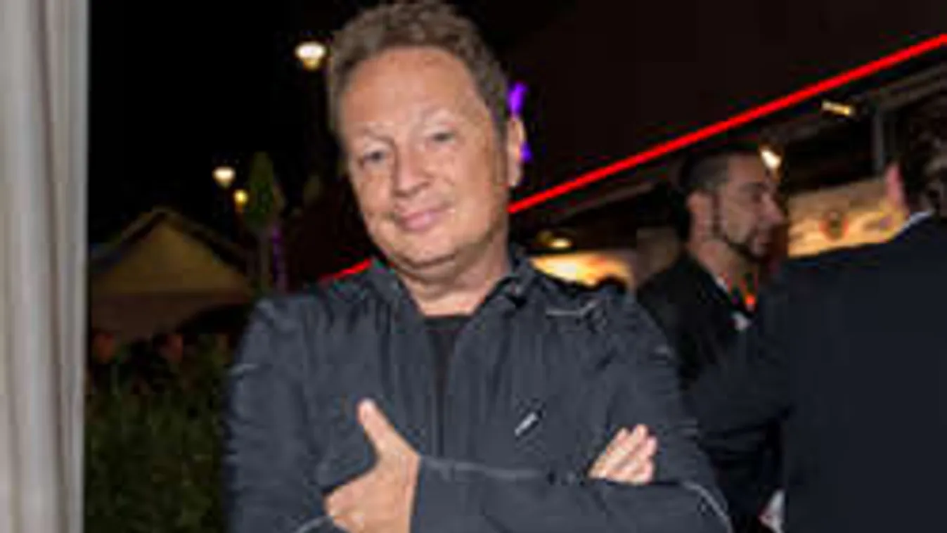 Megható: így hajt fejet Geszti Péter Somló Tamás emléke előtt