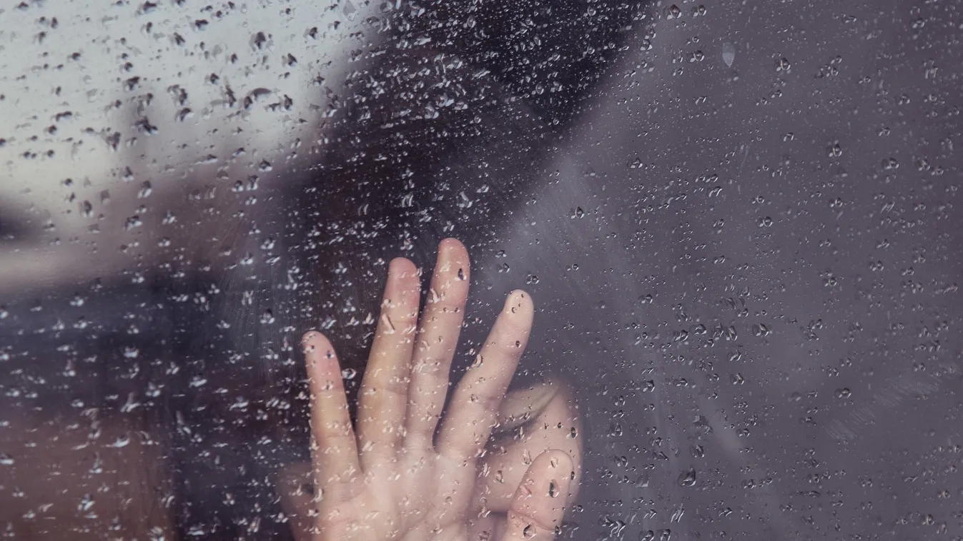 Kamu szexvideóval zsarolta barátnőjét, de egy másikat is átejtett