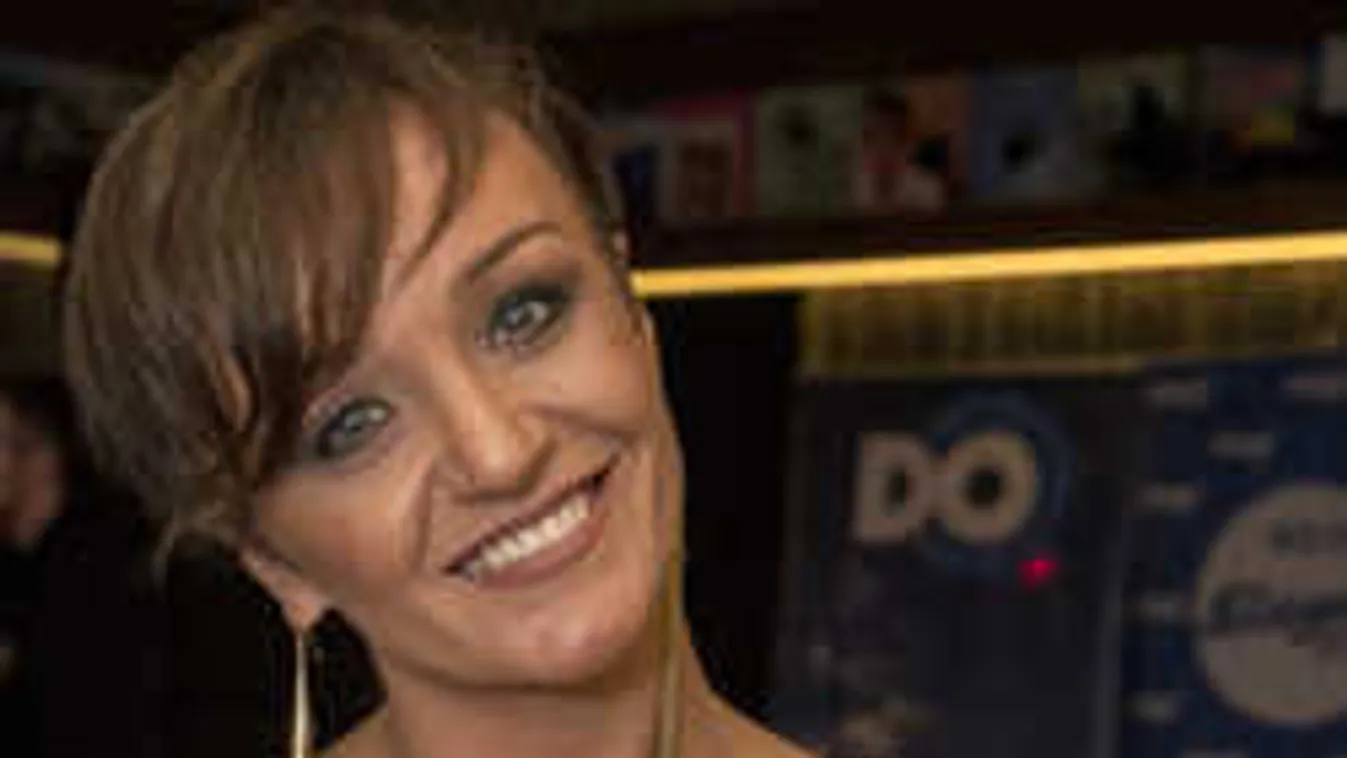 Hoppá, meglepő módon okozott örömet Curtisnek a magyar énekesnő!