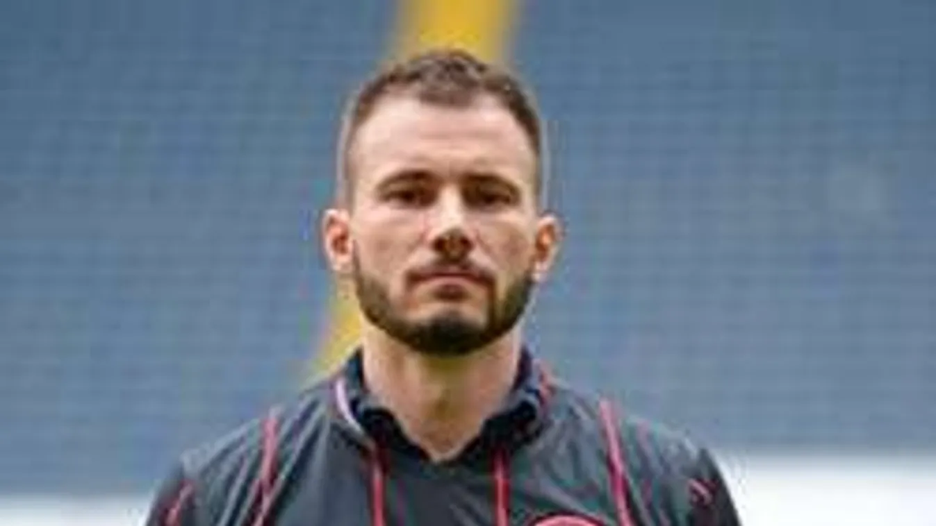 Vörösborral itatta edzője a magyar focistát