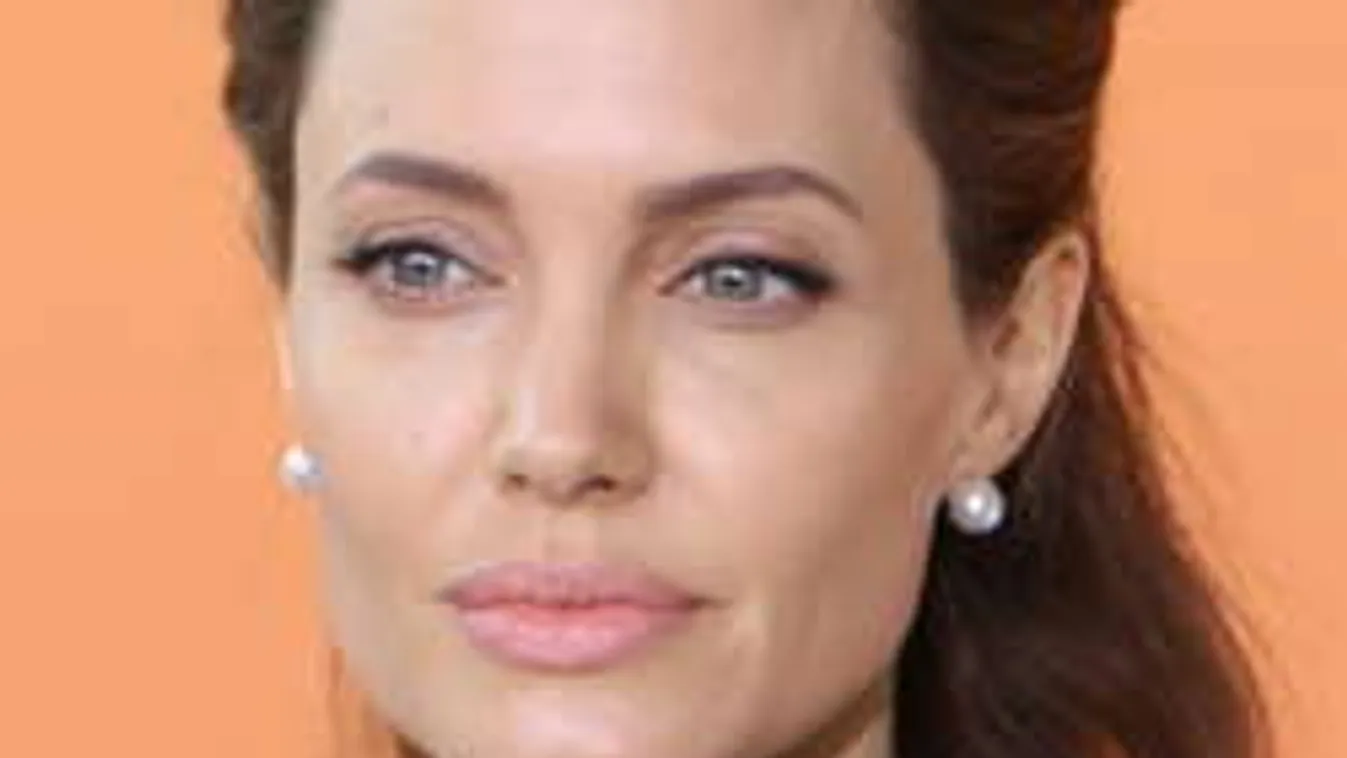 Botrány: Angelina ördögi tervet szőtt Jennifer Aniston ellen!