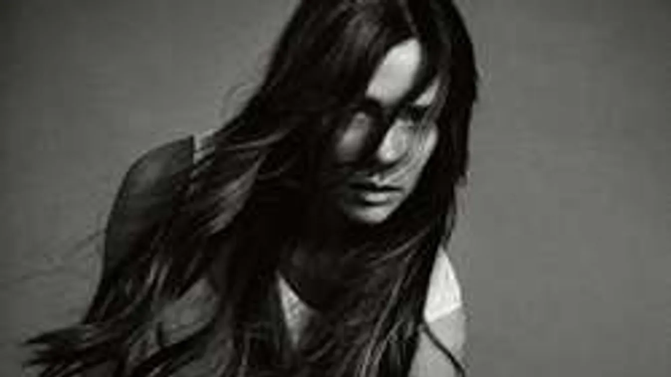 Botrány lett Victoria Beckham "levágott" lábából