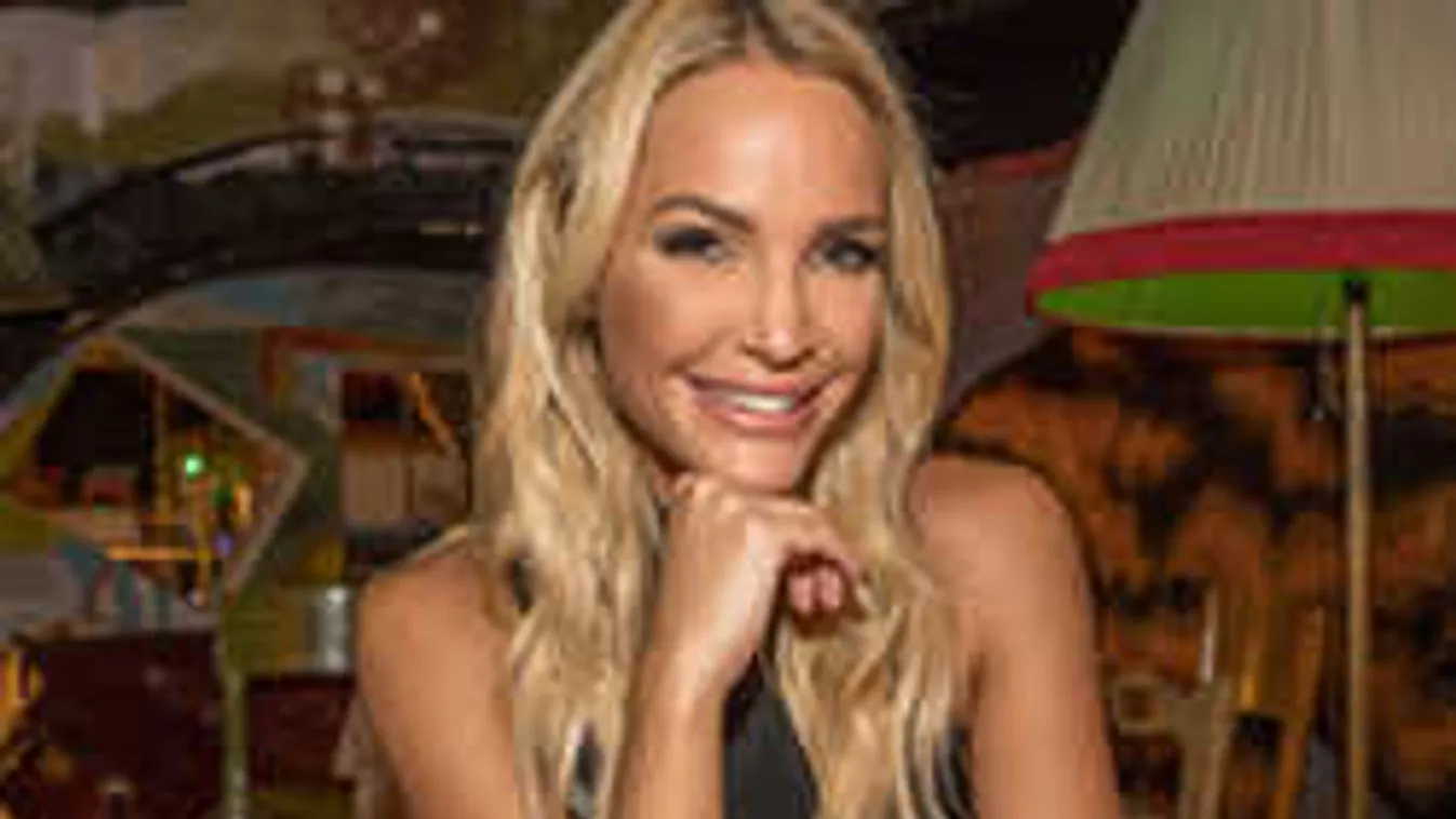 Megőrültek a rajongók, kipakolta kerek melleit Zimány Linda!