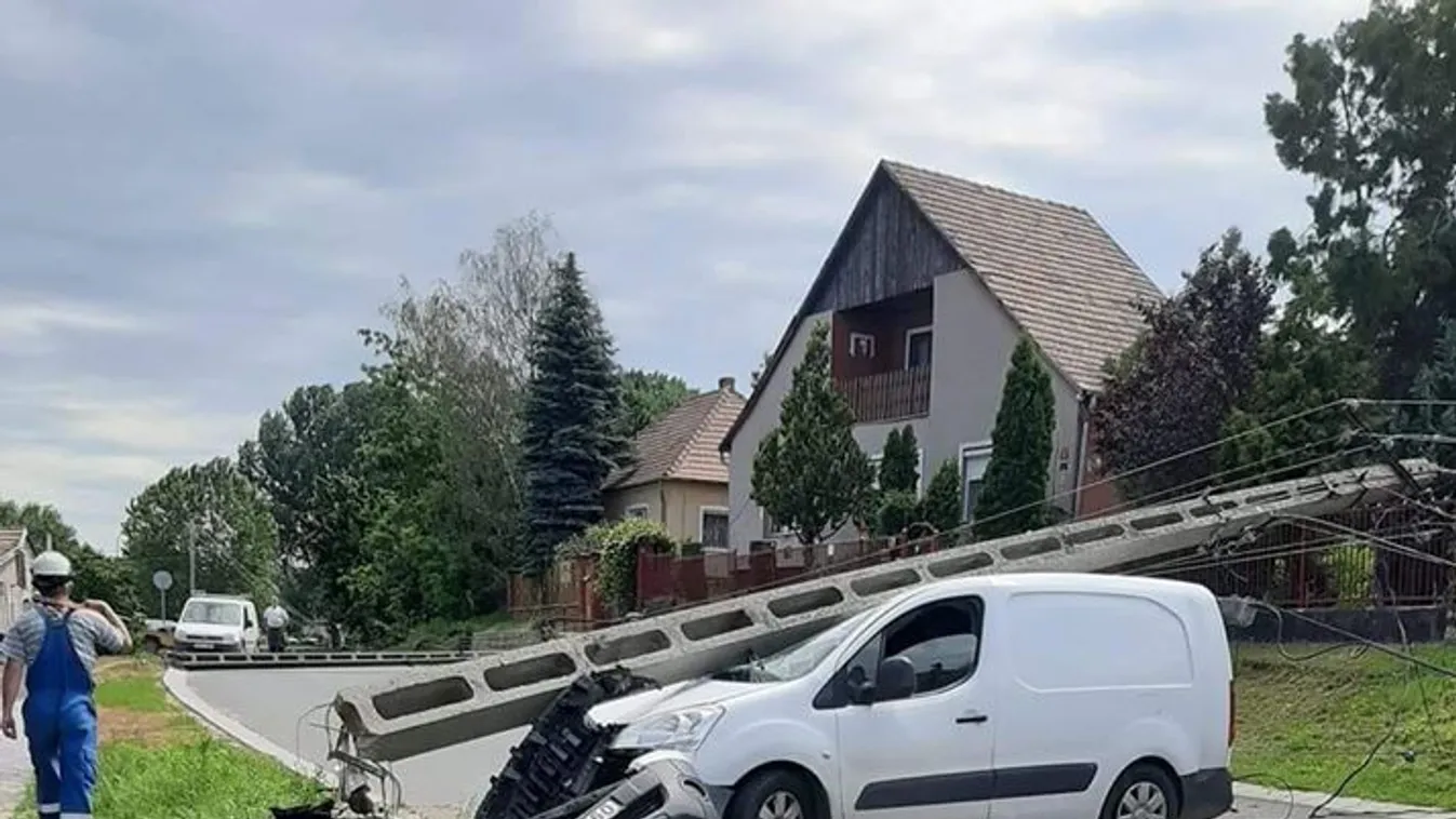 Ez valószínűleg világrekord: Veresegyházon egyetlen autó 7 oszlopot döntött ki – fotók