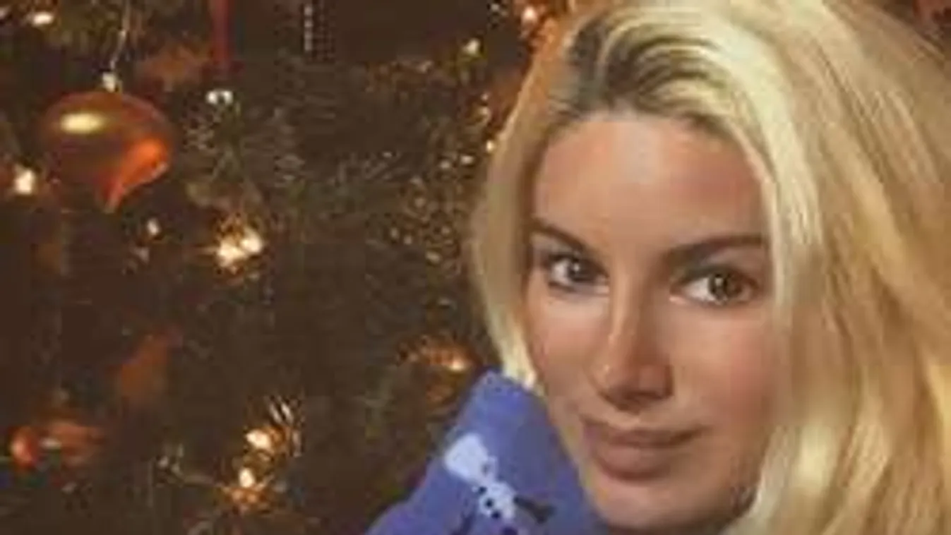 Meztelenül pucsít kanapéján a hokiőrült vadmacska