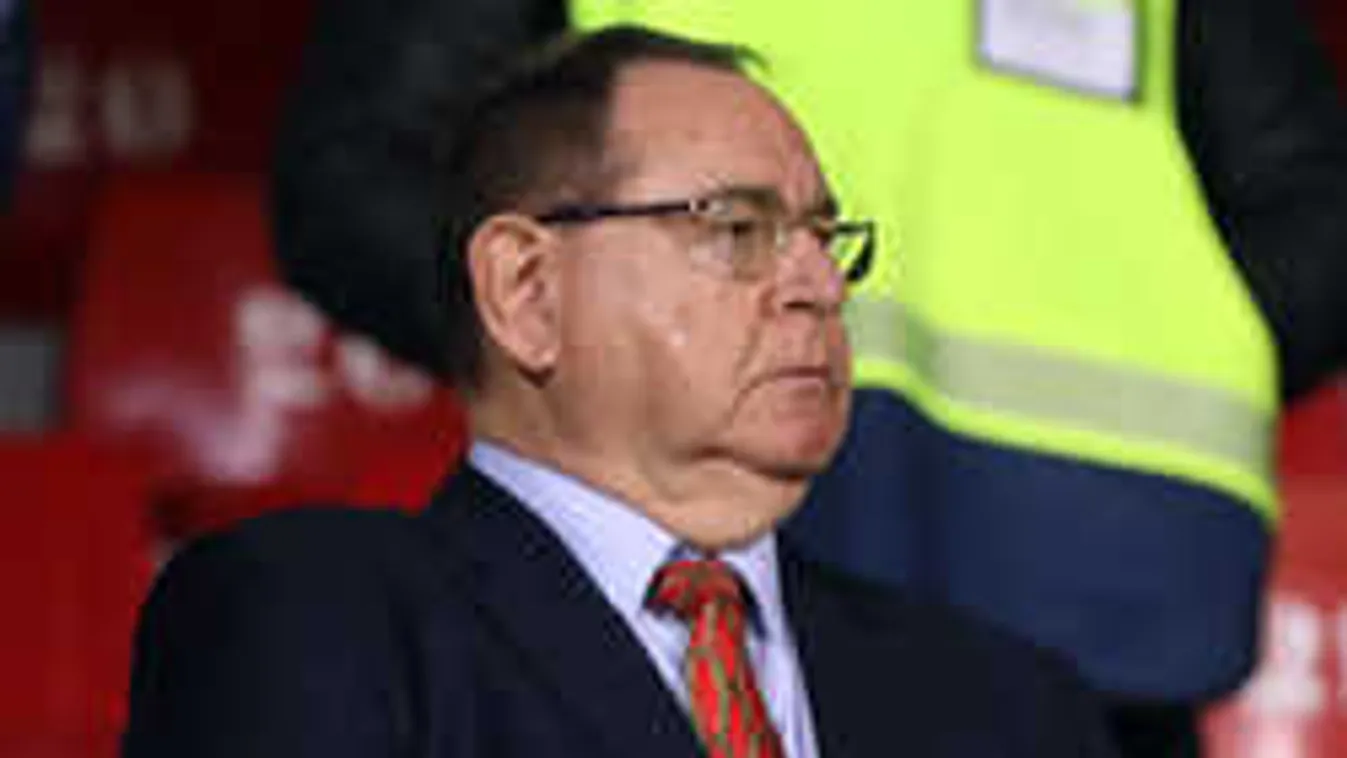 Hollywoodi forgatókönyvben bízik Hemingway