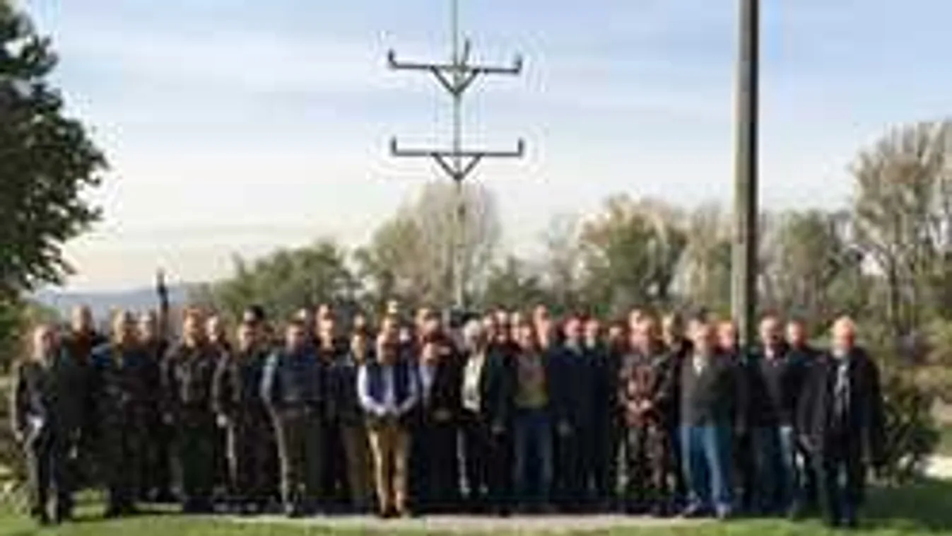 Többtonnás kövek kiemelésével mentettek meg egy 500 éves hidat