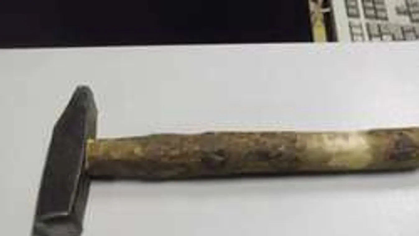 Szörnyű tette után meg is erőszakolta feleségét a kalapácsos gyilkos