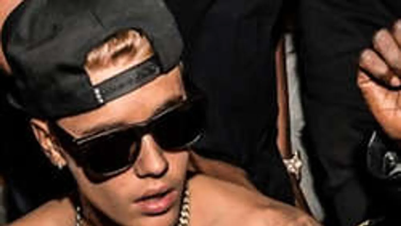 Lebukott: Fiatalkorú lánnyal töltötte az éjszakát a kapcsolatban élő énekes