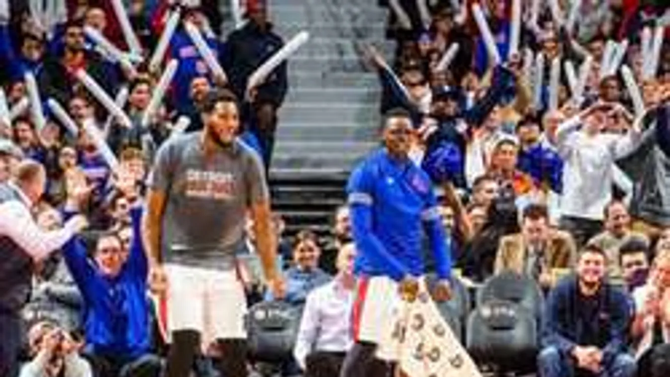 Kilesték a lelátón kézimunkázó szurkoló hölgyet - fotó