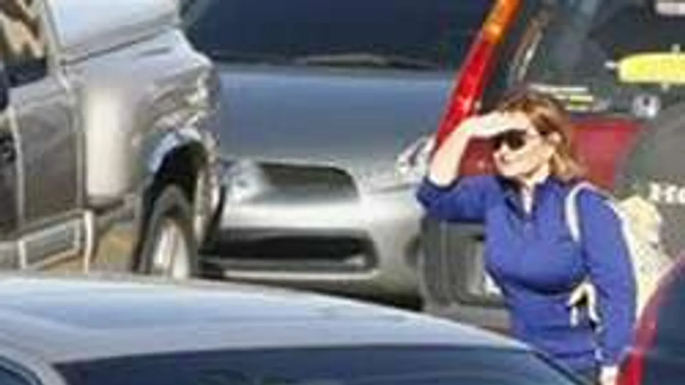 Így rabolnak a nőktől az áruházi parkolókban