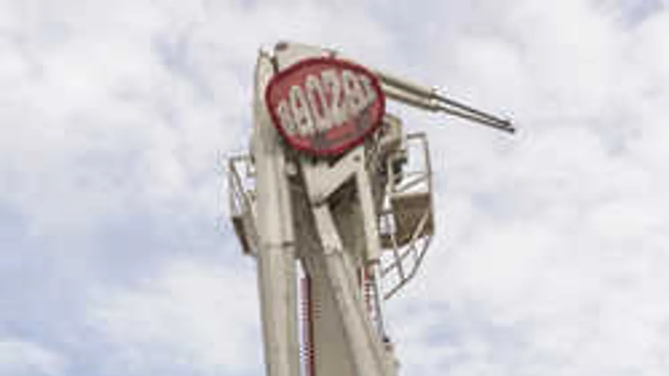 Meg­döb­bentő le­ve­let kap­tunk: így bar­ká­csolta a hor­ror­hin­tát a vurst­li­ki­rály!