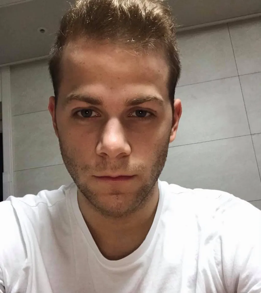 Július: A magyar aranyak mellett Kenderesi Tamás botrányától volt hangos Dél-Koreában a vizes-vb. Az úszó egy bárban rácsapott egy helyi lány fenekére, emiatt előállították a rendőrök. Pénzbüntetést és írásbeli figyelmeztetést kapott.