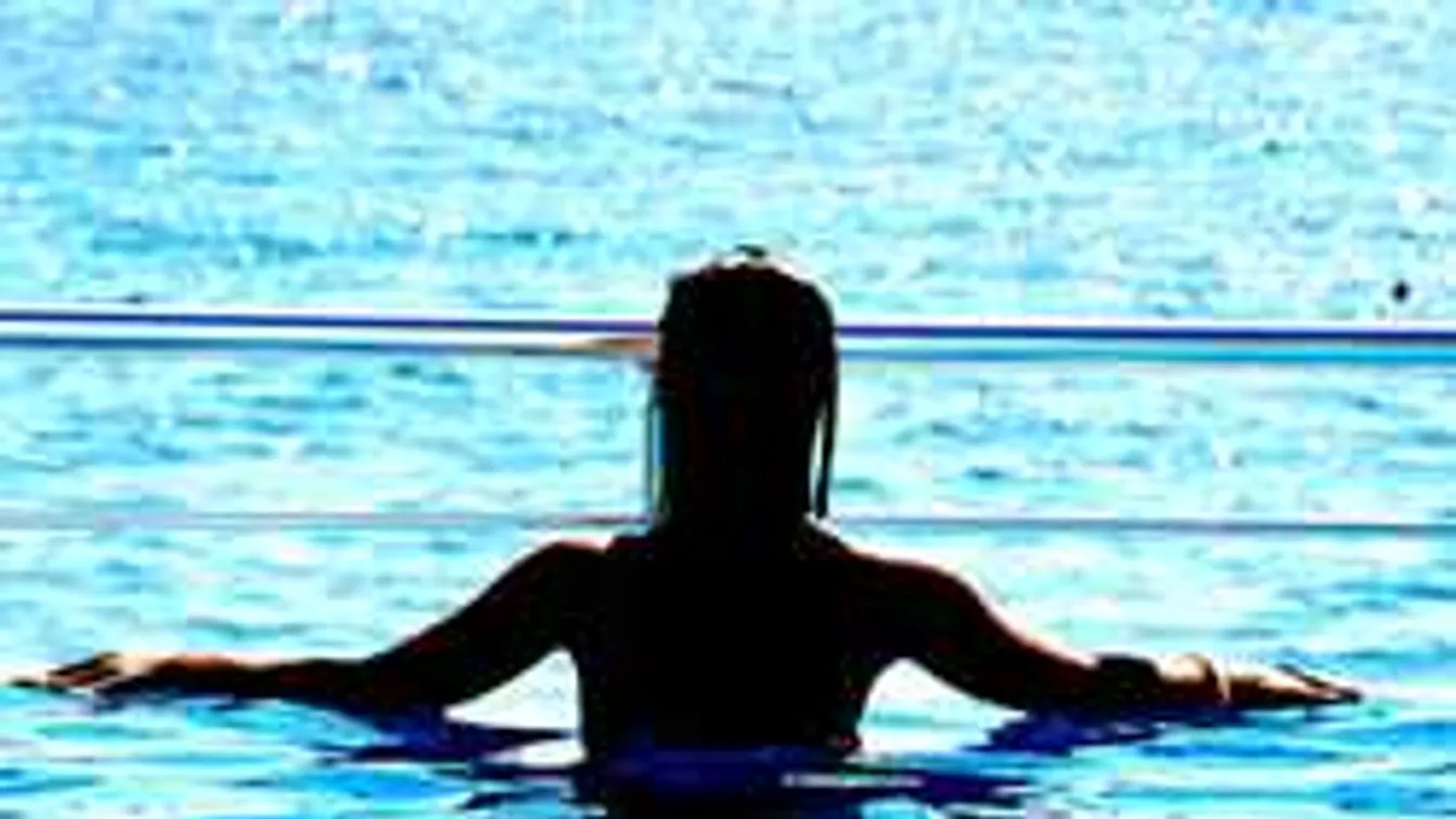 Bikiniben mutatta meg - terhes a magyar szépségkirálynő!