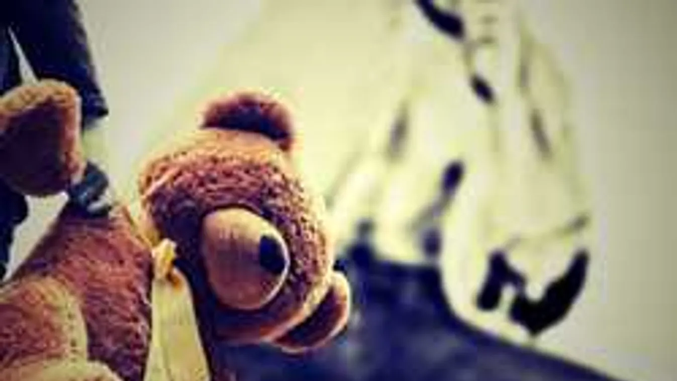 Teljes sokk, halott apjáról küldött képeket a kislány