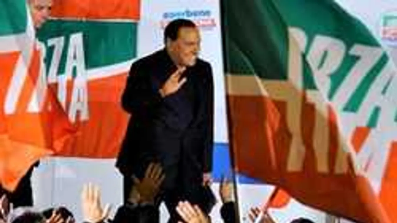 Berlusconit rehabilitálták, az illegális bevándorlás bűncselekmény