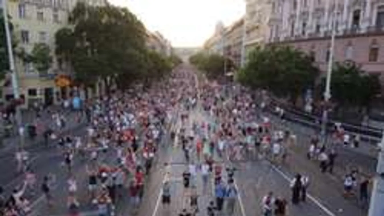 Így foglalták el a belvárost a szurkolók!