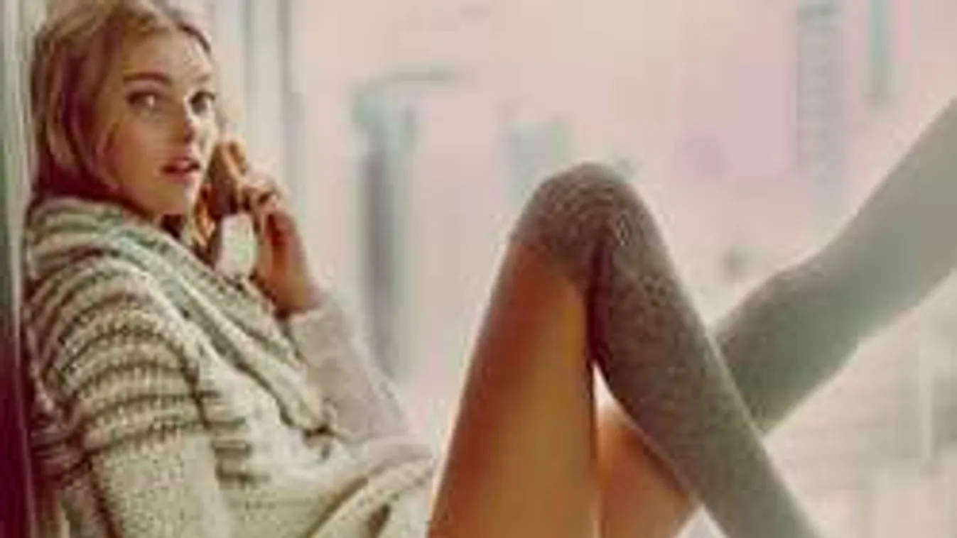 Pucéran és a gyűrűn is jól mutat a karcsú svéd fehérneműmodell