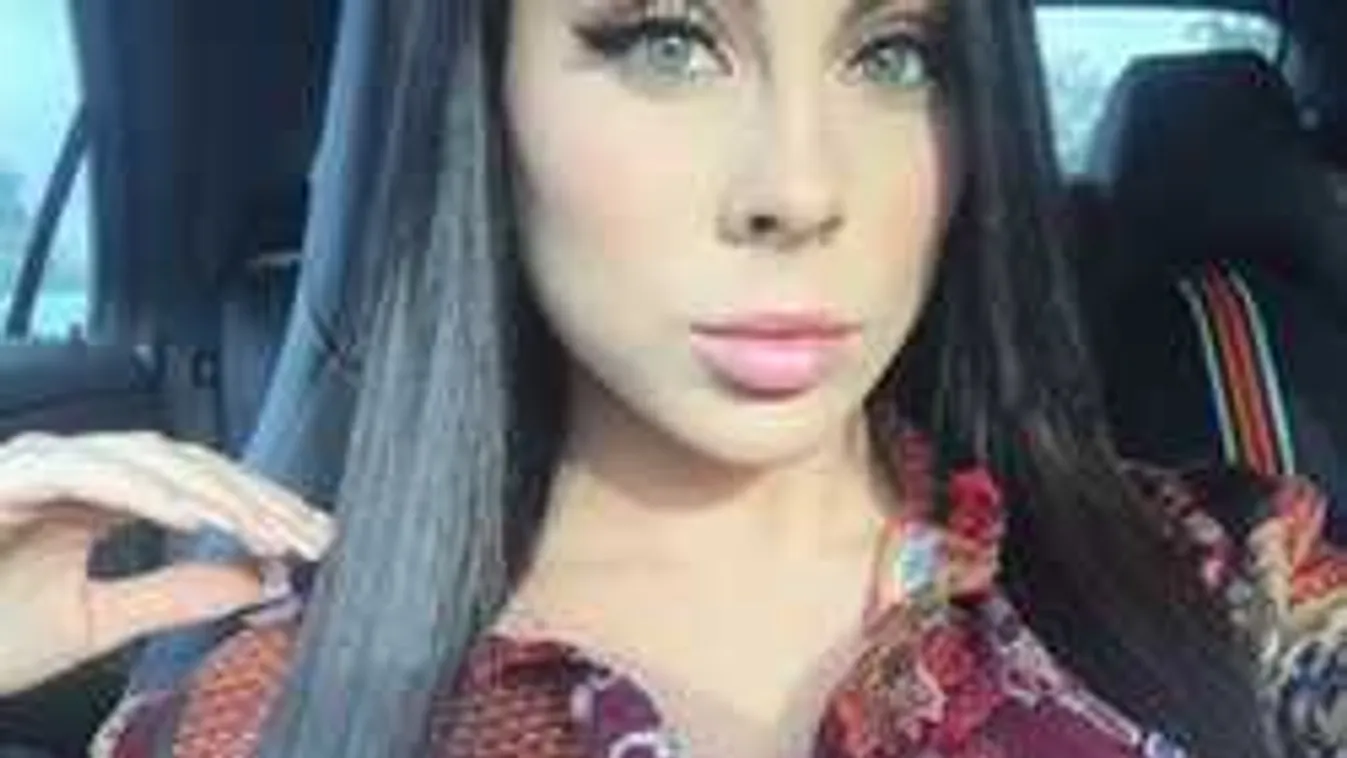 Se bugyi, se más: vadítóan pucsít a barna bombázó