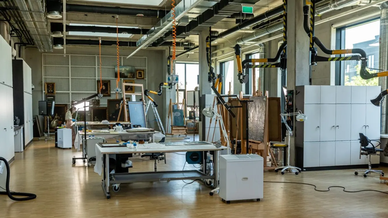 A Ripost7 bejutott a hipermodern képzőművészeti raktárba és restauráló műhelyekbe