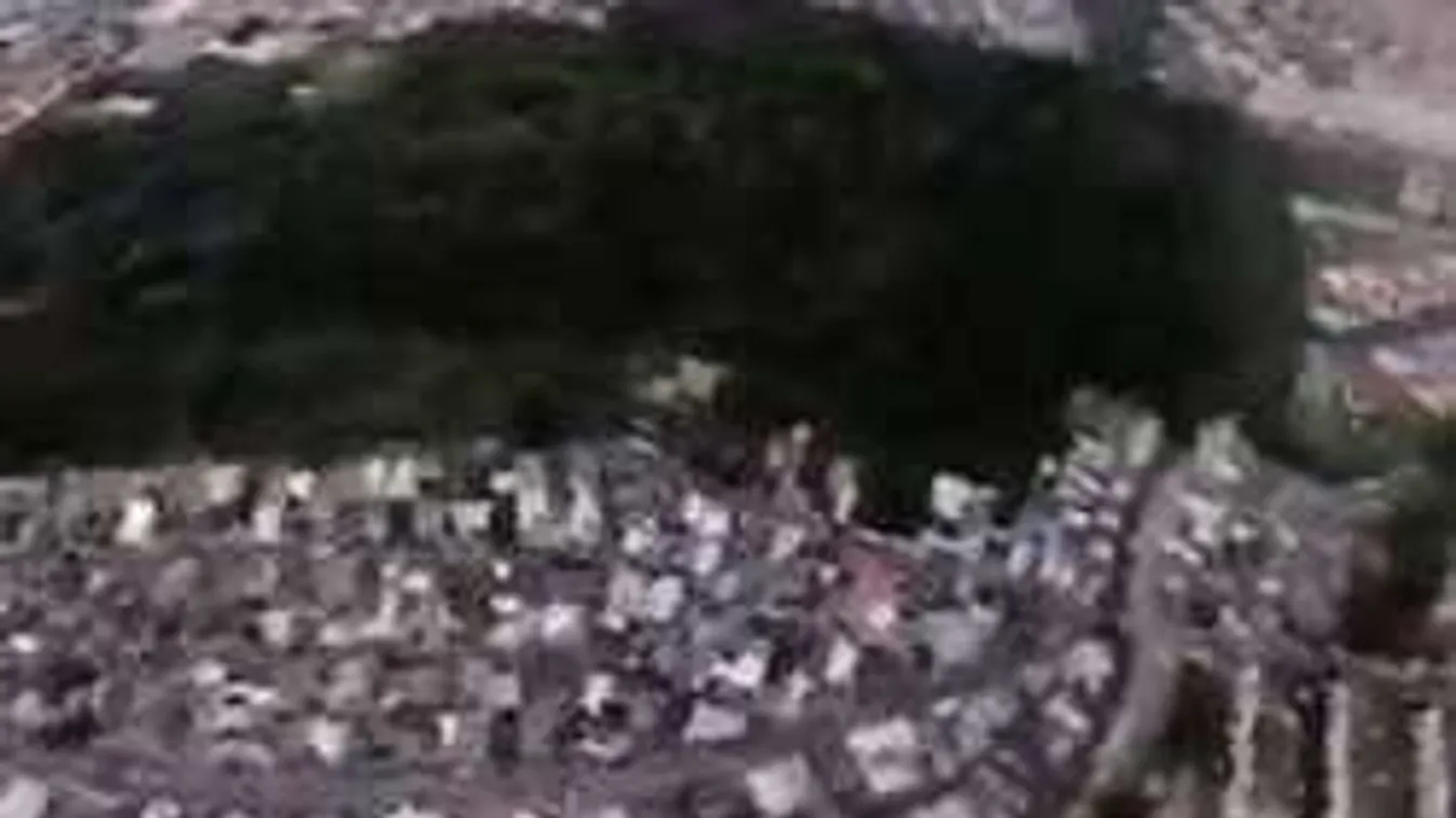 Házak közé zuhant egy ejtőernyős, végig videózott ezalatt!