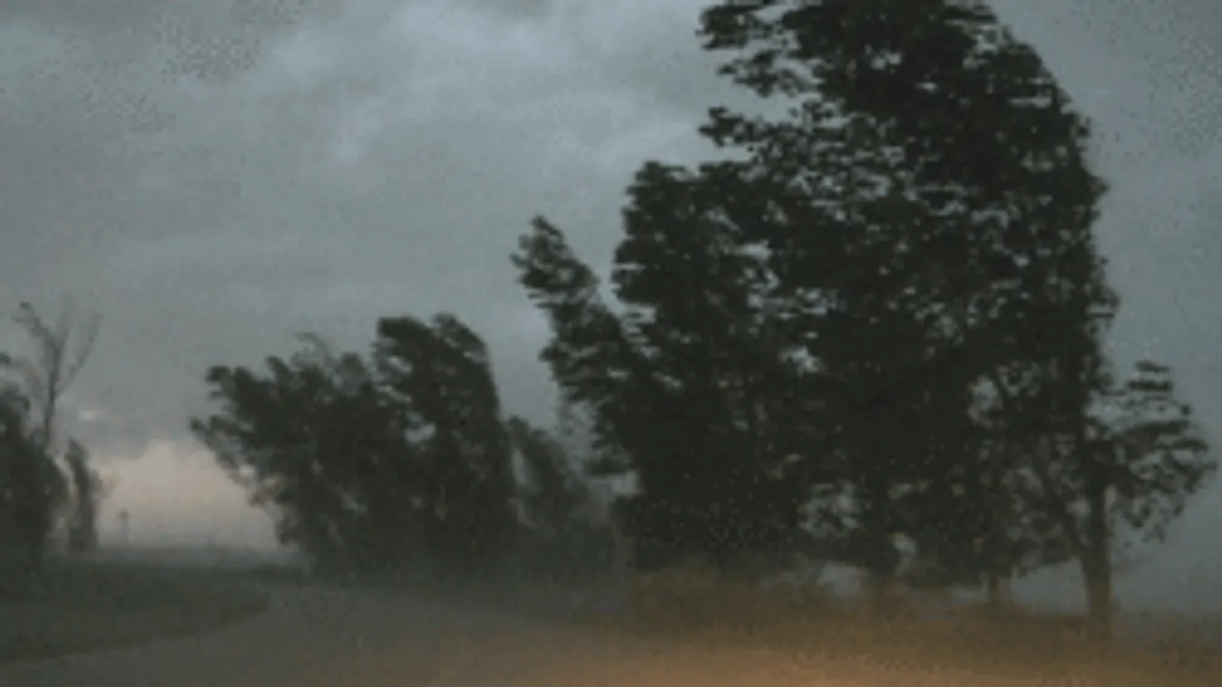 Lecsapott a pusztító vihar, egy buszt is felborított a szél Romániában