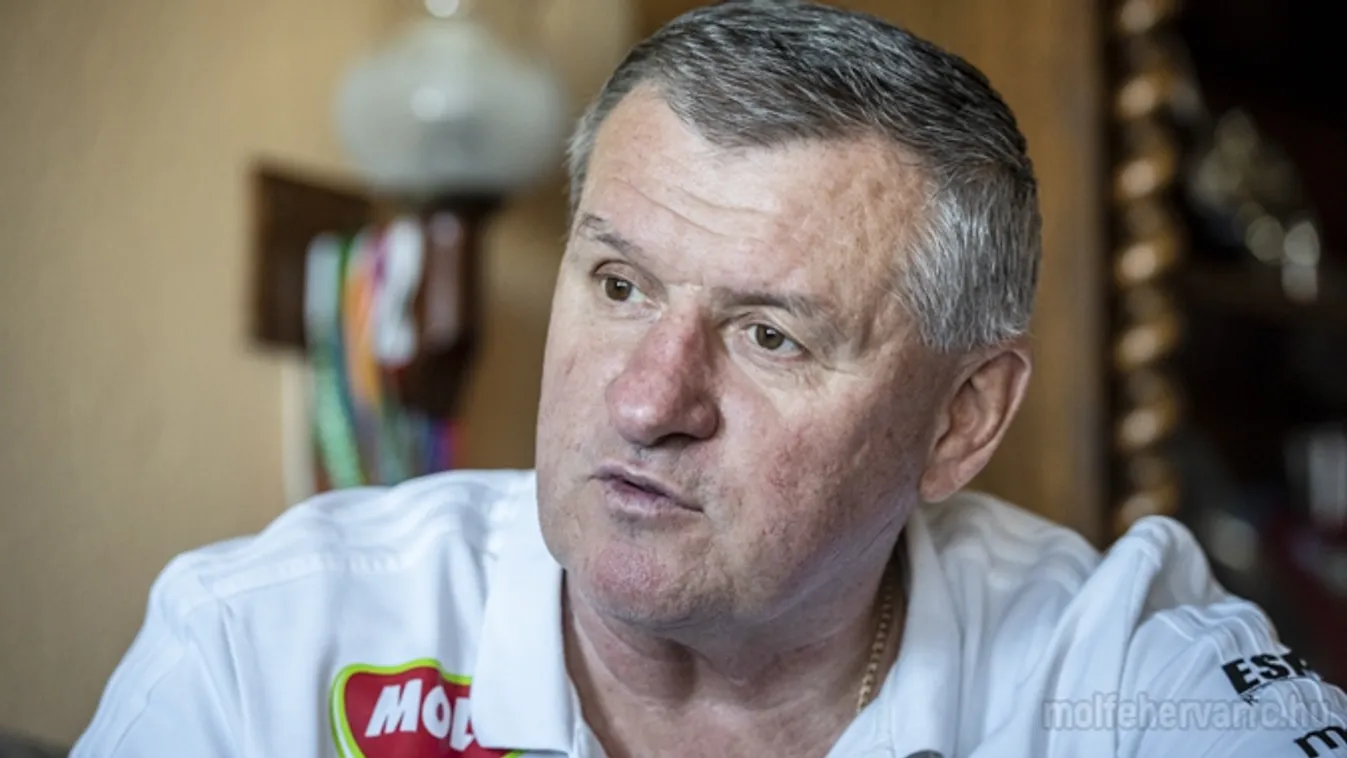 „Kitehetnék a kocsim szélvédőjére egy rokkantkártyát” – megműtötték a legendás magyar labdarúgót