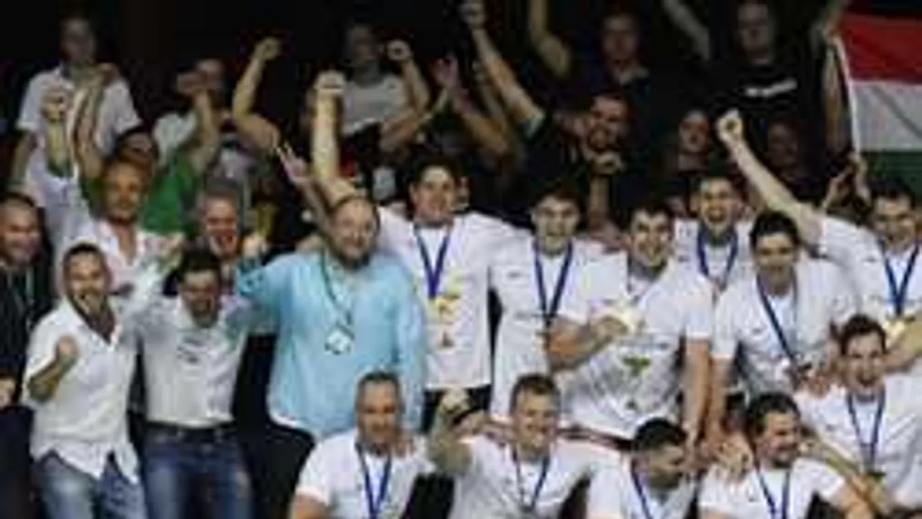 Meglepő fotó, így még sosem láttad a Fradi elnökét