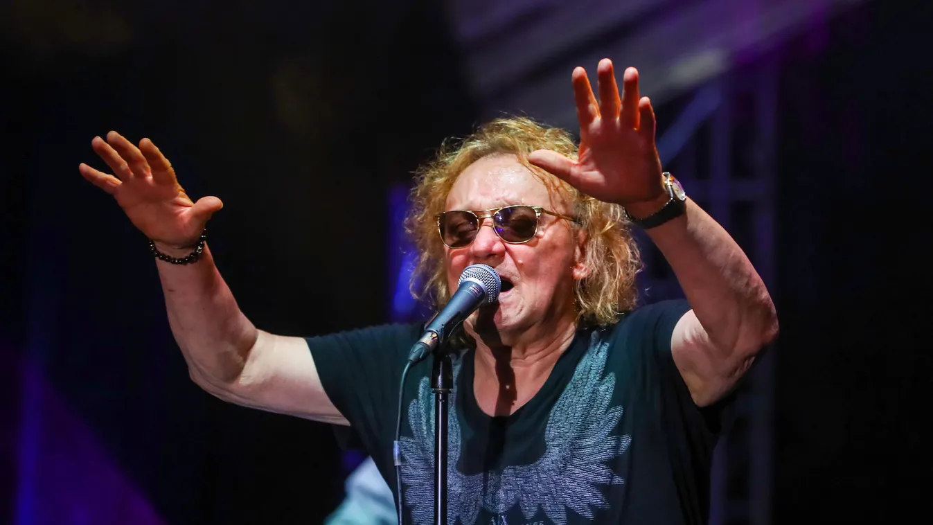 Charlie koncert is lesz