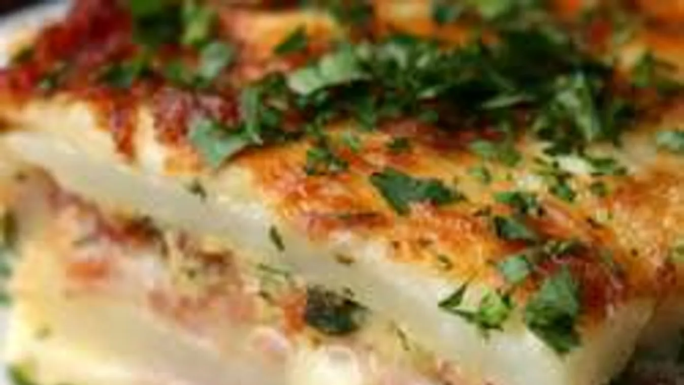 Megújult a rakott krumpli! Krémes lett és szalonnás!