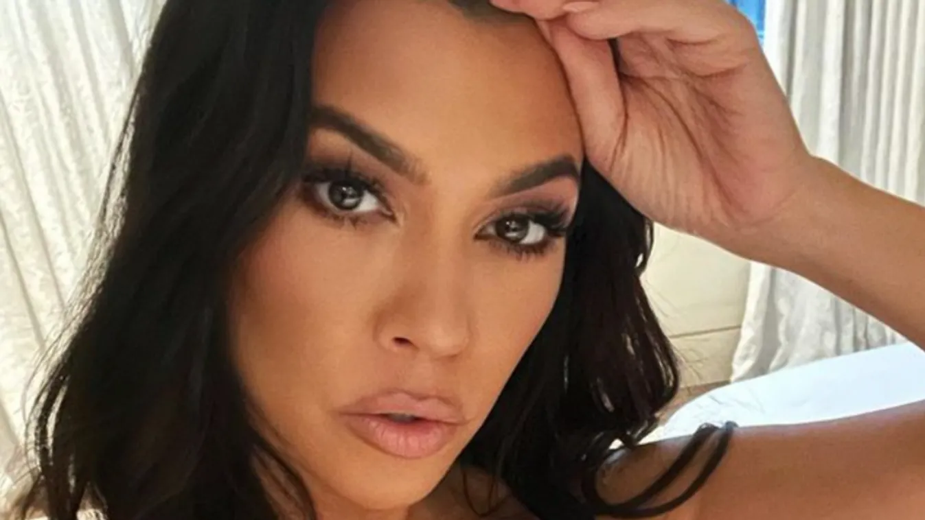 Kourtney nem rejtegeti a bájait
