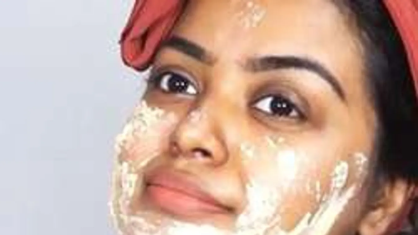 Új őrület, erős paprikával dörzsölik az arcukat a nők