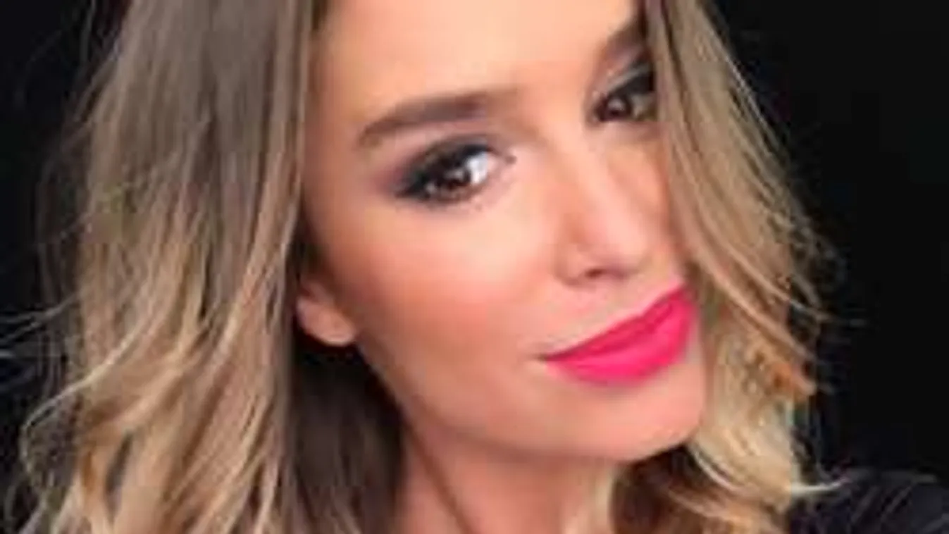 Dukai Regina kivillanó mellekkel várja a Super Bowl-t