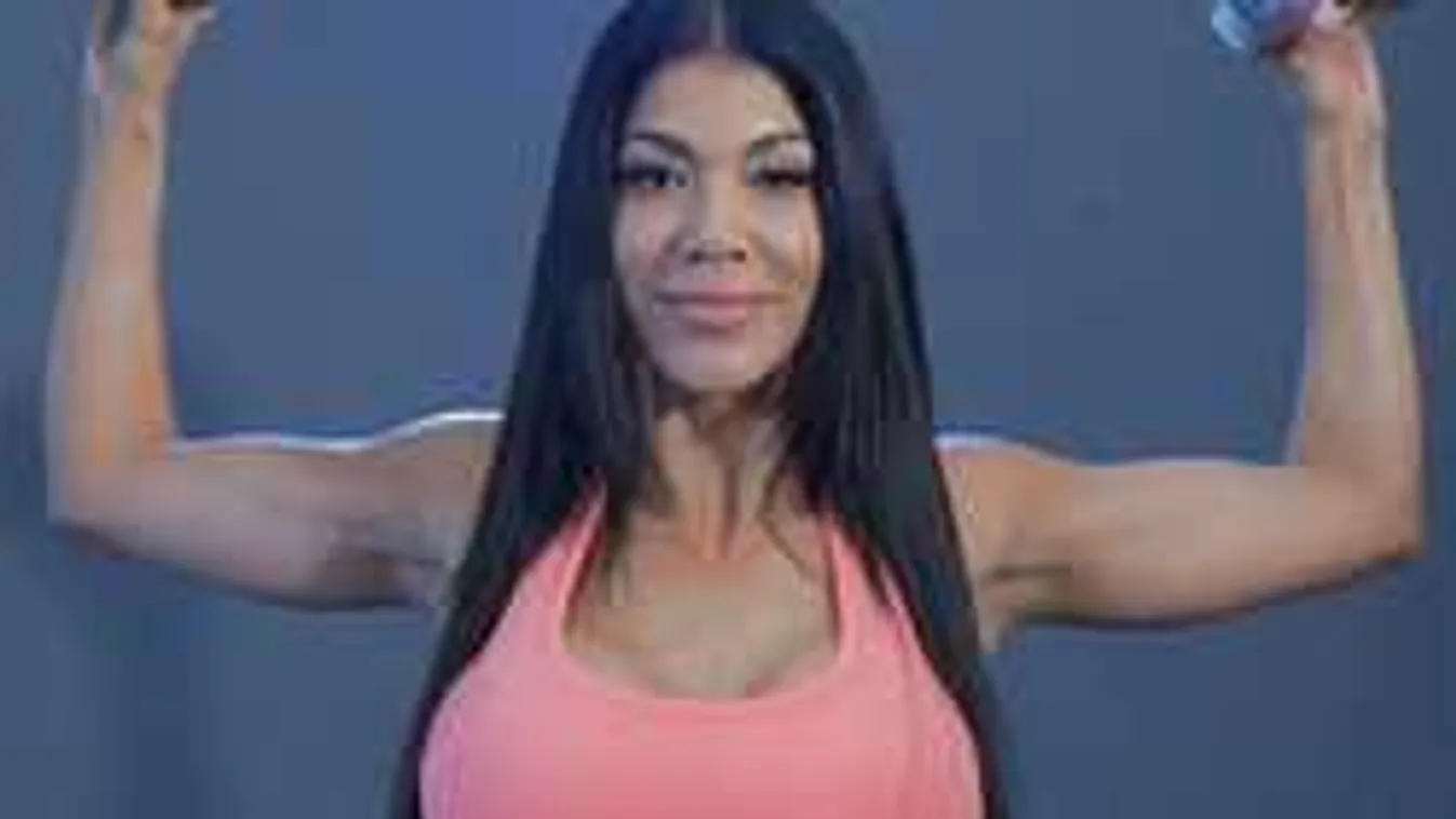 Könnyezve búcsúzott a nagy mellű bajnoknő