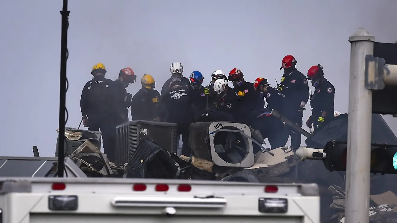 Megszakad a szív: kabátjával takarta be 7 éves kislánya holttestét a tűzoltó